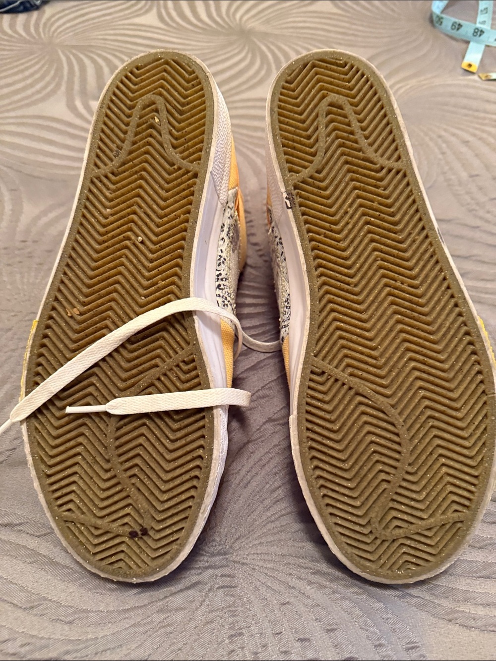 Nike air zoom Yellow & Peach High-Top Sneakers with Patterned Heel - Picture 7 of 7